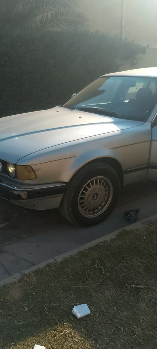 السلام عليكم بي ام 730مفتوح 6سلندر كير مكينه جديد غرفه جلد دبل جام  هيتر بل مري مثبت سرعه موديل 1992 تبريد شغال وثلج حداديه وتايرات 70 بل ميه سياره شماليه دهوك دولي سنويه بسمي مكاني بغداد حي الجهاد عارضها 63 وبيها مجال بدون حادث صبغ عام رقمي السياره عليها ادامه كامله نوزل فيت بم بلكات باتري جديد
فان ومروحه تبريد جديد اصلي 
***********
