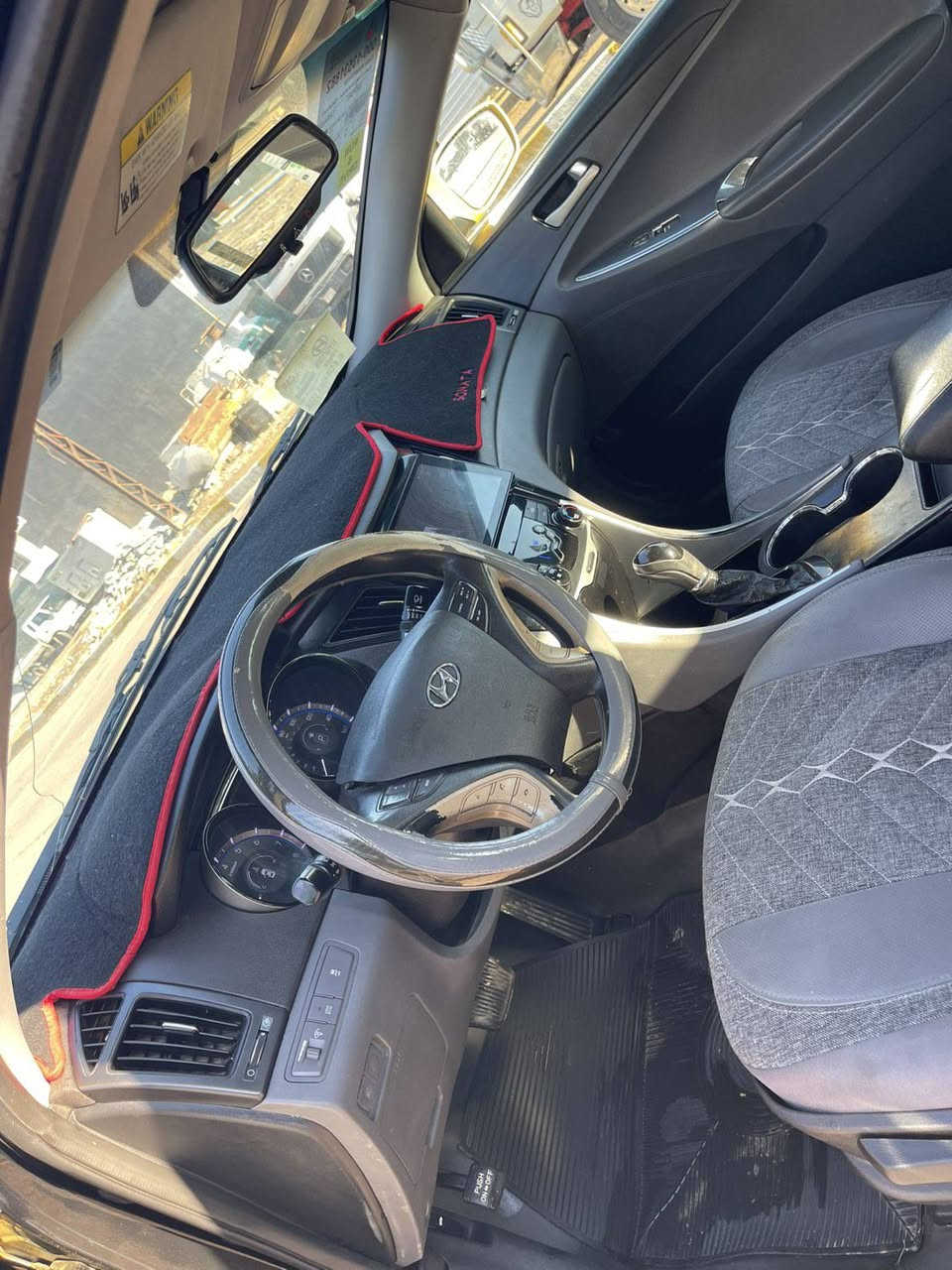 السلام عليكم سوناتا 2013 وارد امريكي حادثها جاملغ امامي وجاملغ خلفي بدون دواخل كير ومكينه لاصرف ولا بخار صدر تايرات تبريد كله جديد مصفره هيئه وغرامات  السياره جاهزه من كلشي مكانها بغداد السعر 81 وبيها مجال ***********
