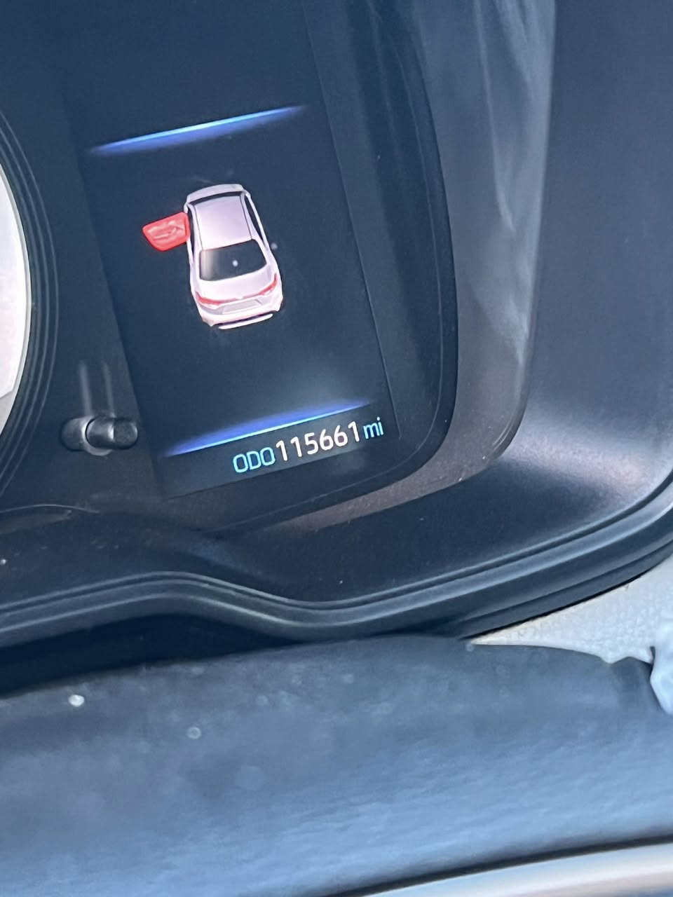 اسم السيارة و نوعها و موديل : تويوتا كورولا 2020 Se
سعر و مجال :137 ورقة
غرامة : لايوجد 
عدد سلندر + المحرك حجم المحرك :٤سلندر حجم 2.0L
عدد الممشة : 110 الف ميل
مكينة مفتوحة : لا 
الكير مفتوح :لا 
المكينه بيها نفخ :لا 
عدد قطعة الصبخ + امكنها : بوند و صندوق
تعديل بارد : صندوق
الايربكات : سليمة
الشاصي و الدواخل : سليمة 
رقم الشاصي  : JTDS4RCE9LJ016916
تحويل او وكالة :موجود
عنوان : دهوك 
تبديل : يوجد
قسط : لا يوجد
رقم الهاتف :***********
