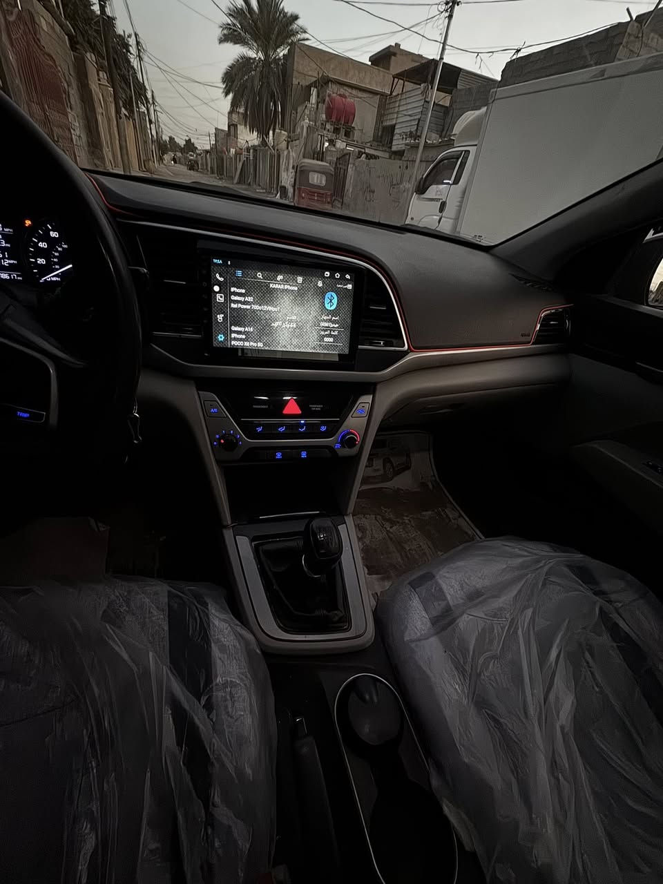 سلام عليكم سياره الانترا موديل 2018 سياره خير من الله محرك 2000 دوش سياره وارد امريكي حادثها جاملغ وبنيد سياره گير عادي سبعه نمر السعر 117 وبيها مجال حق الجيه ***********
