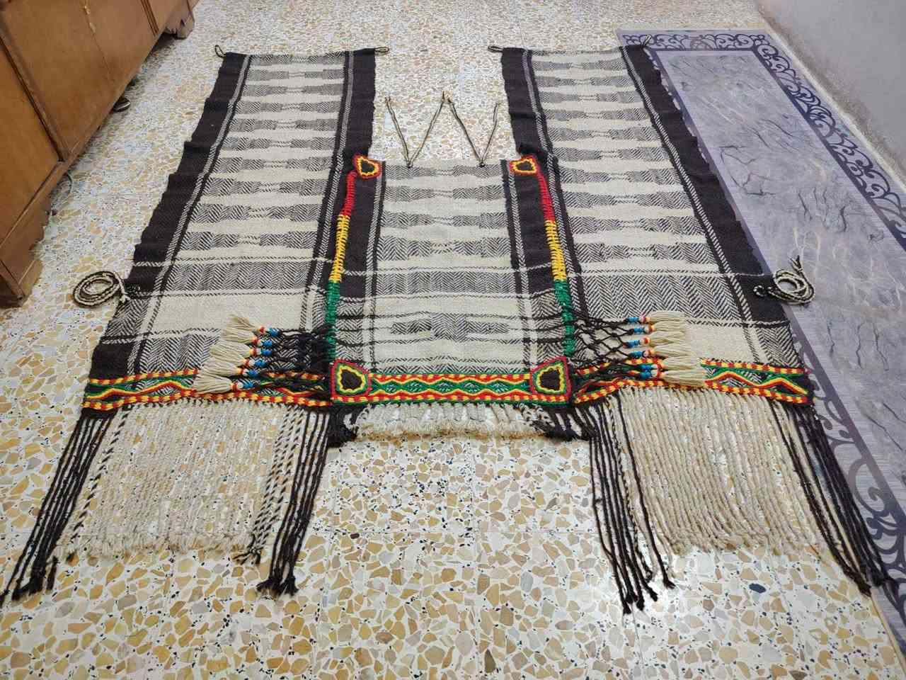 يالله سلام عليكم خيالتنه العزاز جلال صوف سود وبيض خالص وبين وبروصوف خالص جلال فحل صوف ونسيج شغل رقم واحد كله راقي توصيل كافت محافضات موجود ٥ الف مكان العماره ميسان حي رساله شارع ابو سماعات *********** واساب نتصال
