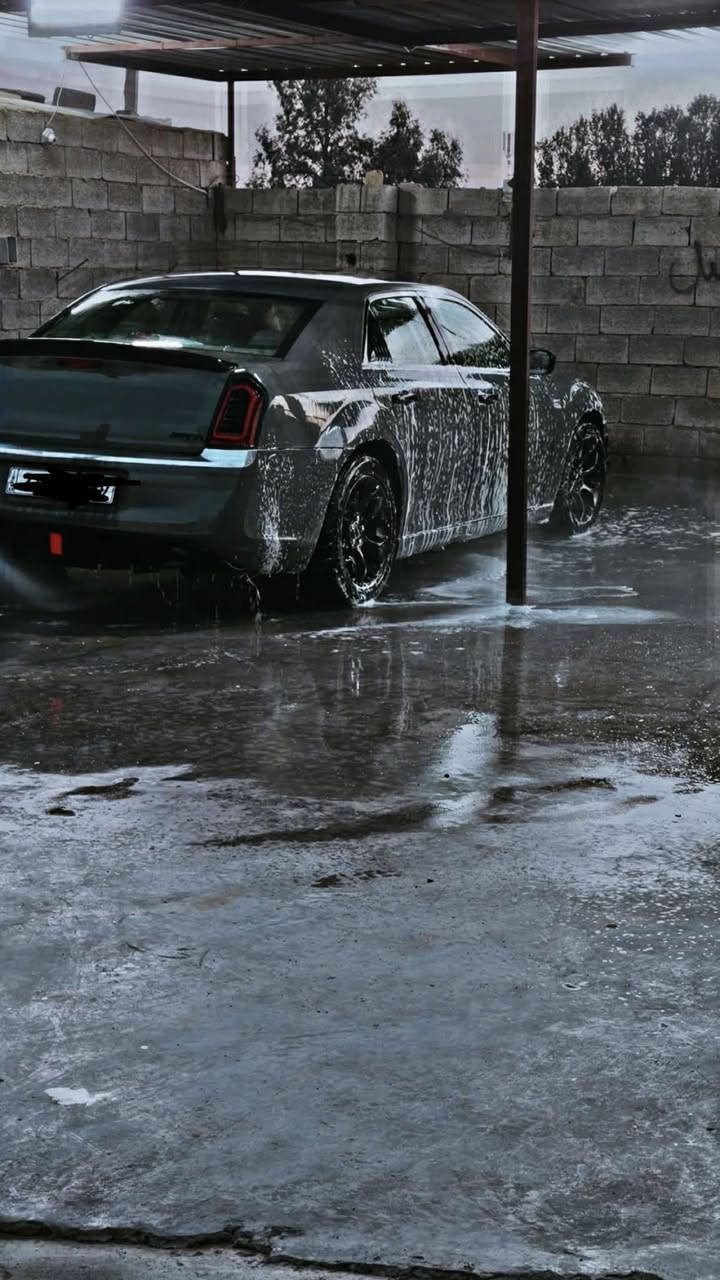 السلام عليكم اوباما S300 V8  2014 محدثة كير محرك تبيرد حدادية مكفولات متومة طبق الأصل مكان واسط رقم راعيها *********** سعرها 60 وبيها مجال
