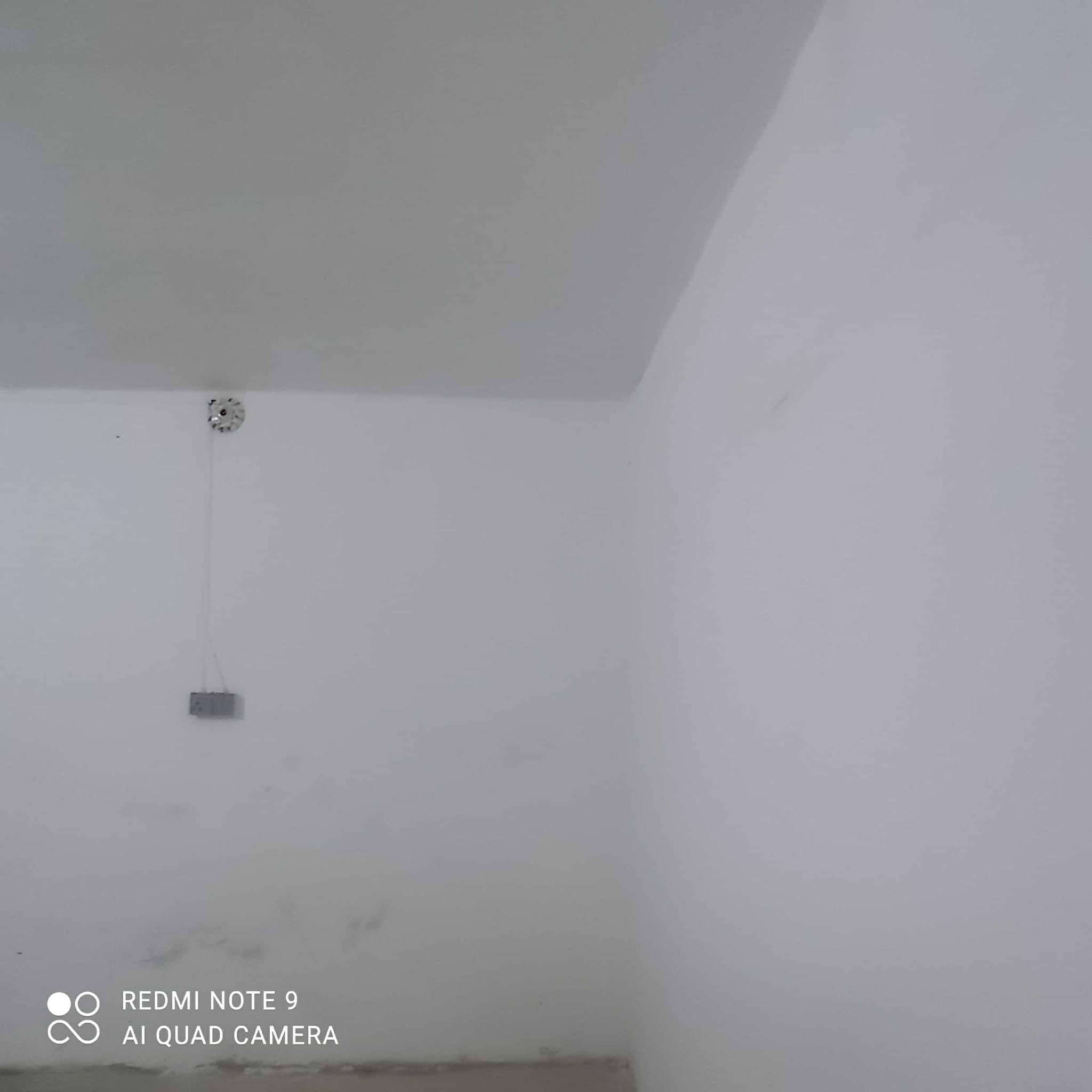 السلام عليكم
السلام عليكم دار للبيع او آجار طابو صرف مساحته 200م وجهة 10م نزله 20م مدور مباشر شارع 60  مكان حلو وخدمات فول تبليط ومجاري وكل شي متوفر يتكون بيت من براني وصاله ومطبخ و3غرف وصحيات دخليه وخارجه وكراج ومنور وحديقه اي ستفسار ع***********
