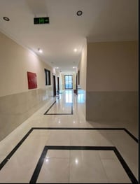 شقة للإيجار – الكرادة غرفتين + صالة + مطبخ + حمّامين مصعد 🚪 | بارك سيا...