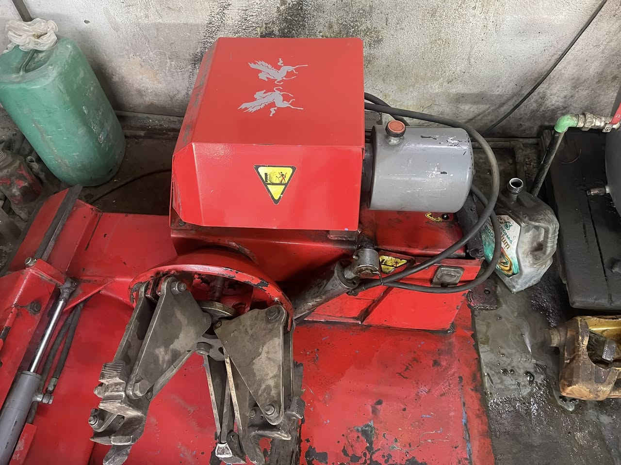 سلام عليكم خالعه أطارات كبار إيطاليه شغاله وعلى الفحص تجي تفحص بيدك السعر 30 ورقه وبيهاا مجال استفسار *********** مكان النجف الأشرف
