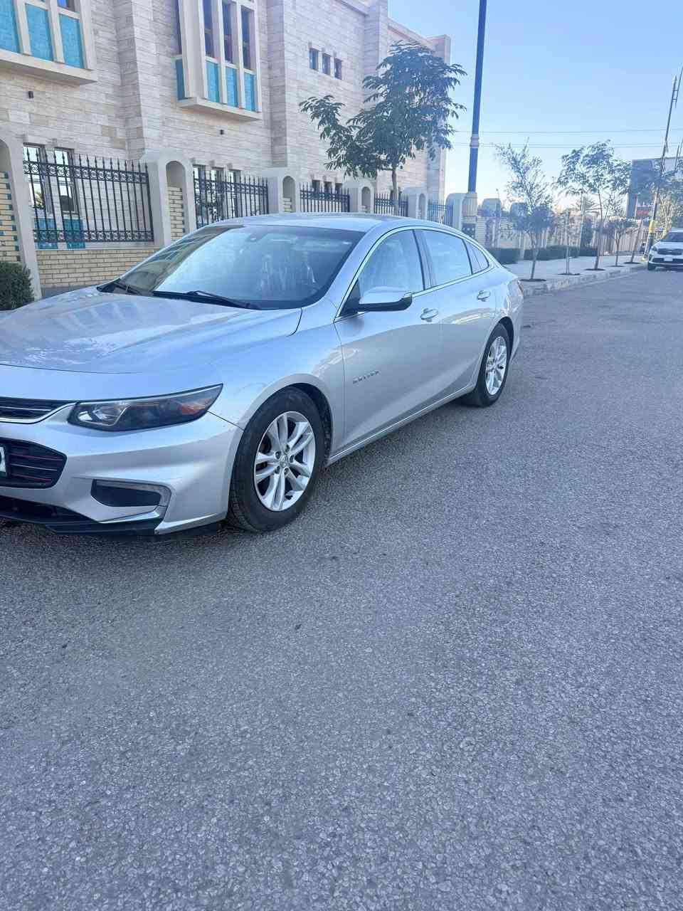 ماليبو ٢٠١٧  LT  رقم اربيل الدولي الجديد باسمي شرط التحويل  سنويه لل ٢٠٣٠ 
سياره جديده وجاهزه من كلشي مكينه كير حداديه تبريد تخم تاير باتري جديد  دينار واحد متصرف عليها بيها قطعتين حادث جانبي خفيف وموجوده صور الحادث بجم كبس  السعر (١٠٠) شده للاتصال *********** بغداد, العراق

