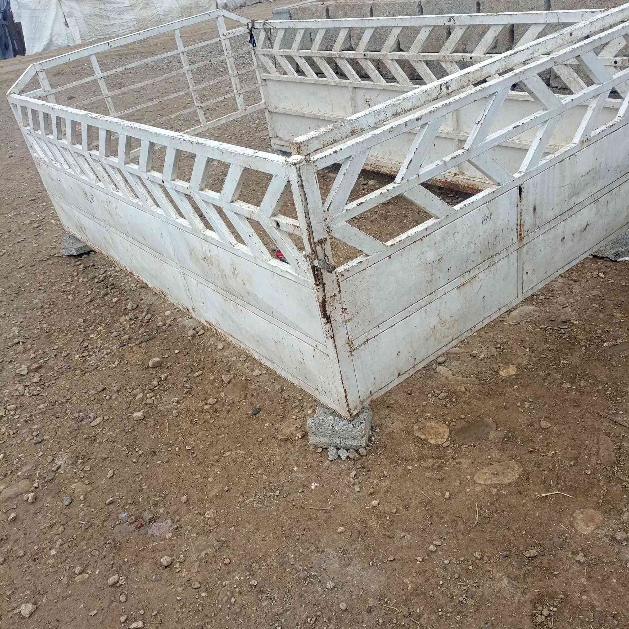 محجل للبيع نضيف المكان موصل ايسر ***********
