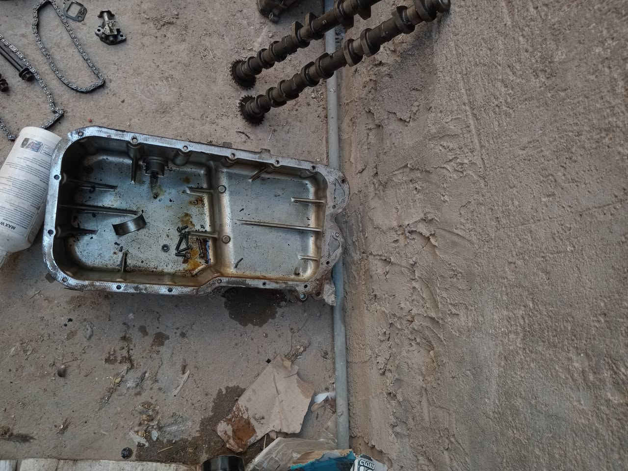 أغراض مكينةساسوكي كراند فيتارا خليجي للبيع حجم ٢٠٠٠ قبق ابيض الاتصال ب***********
