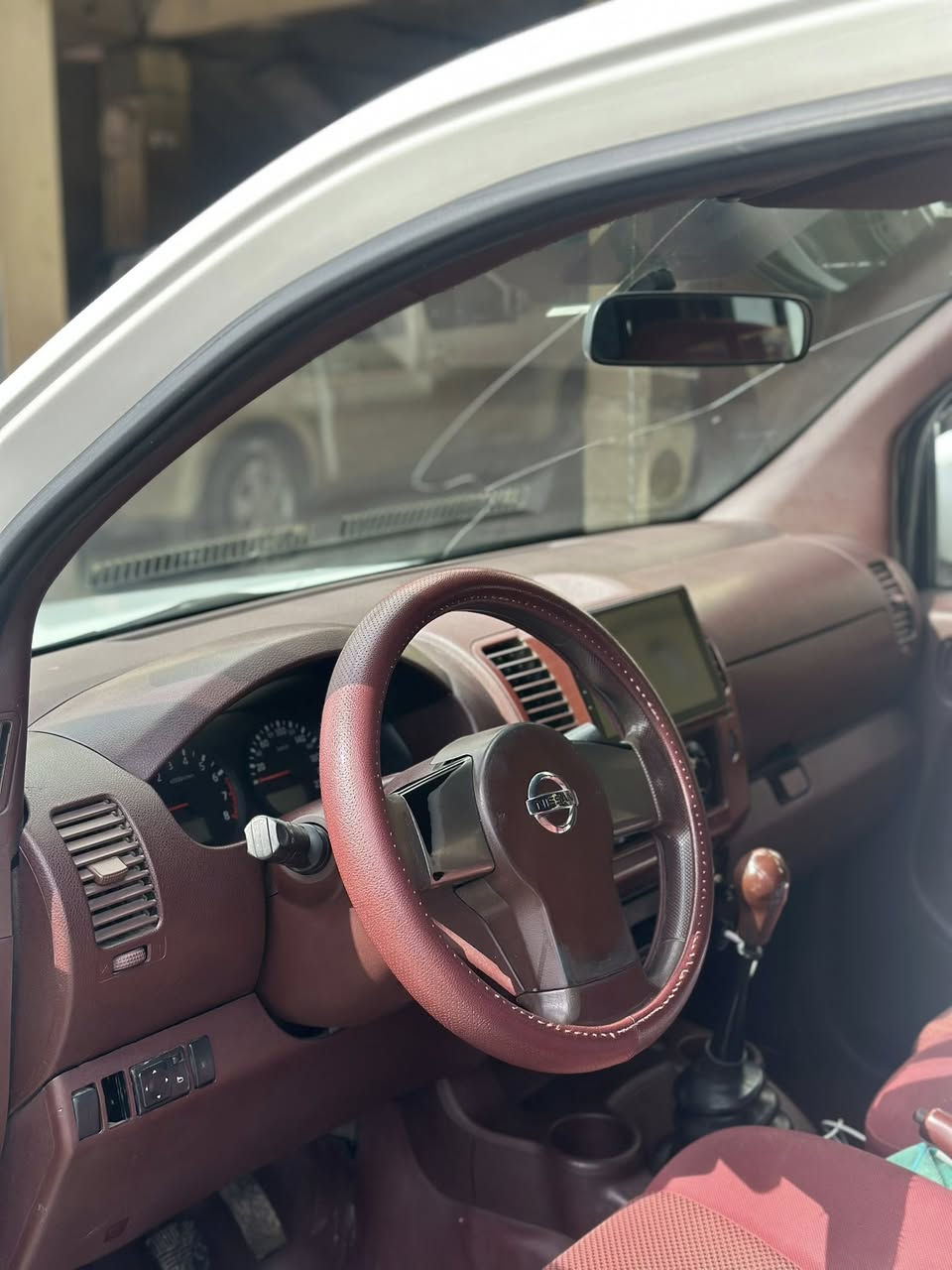 نیسان ناڤارا ٢٠١١ گێڕ عادی سەنەوی بەسەرچوە مەکینەی تازە تەشفیت کراوە زۆر مەزبوتە سێ پارچەو پەلەیەکی بچوک بۆیاخ سەیارەکە زۆر جوانو مەزبوتە گێڕو مەکینەو ئەکسلو تەقەو ڕەقە بەشەرت سعری ٨٩ معامەلە *********** ئەوەش ژمارەی خاوەنی تکایە نامە بۆ من مەنێرن
