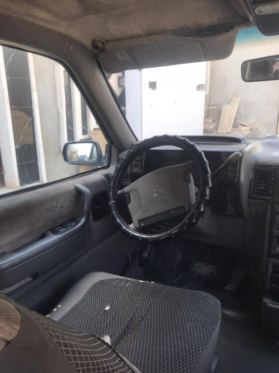 السلام عليكم عندي دوج كلايزر موديل 91محرك جير شرط سنوية خضراء وكالة من الوكيل أو تحويل صاحب شرعي كاربون بنزين بيها محرك 3300 السعر 25 ورقة وبيها مجال عنوان موصل حي كندي ثاني الاتصال *********** بيع مستعجل
