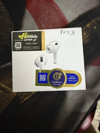 سماعة ابل  جيل الثالث برو الي بيها خاصية الترجمه جديده لك ممستخدمه هوا...