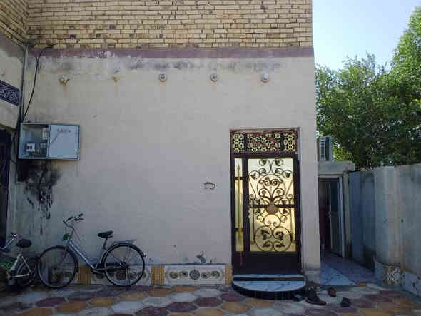 السلام عليكم
مكلف بالبيع
بيت زراعي للبيع مساحته ٢٠٠ متر
مع قطعه مسيجه بصف البيت ٢٠٠ متر
شارع المحطه نهايته يم المولد
كافه الخدمات متوفره من ماء كهرباء تبليط
مدارس ٢ قريبات عليه مركز الشرطه مسافه عنه
المعلب قريب عليه
لسعر المطلوب
البيت ٦٠ مليون
القطعه ٢٠ مليون
للاستفسار
***********
 للاتصال او وتساب
