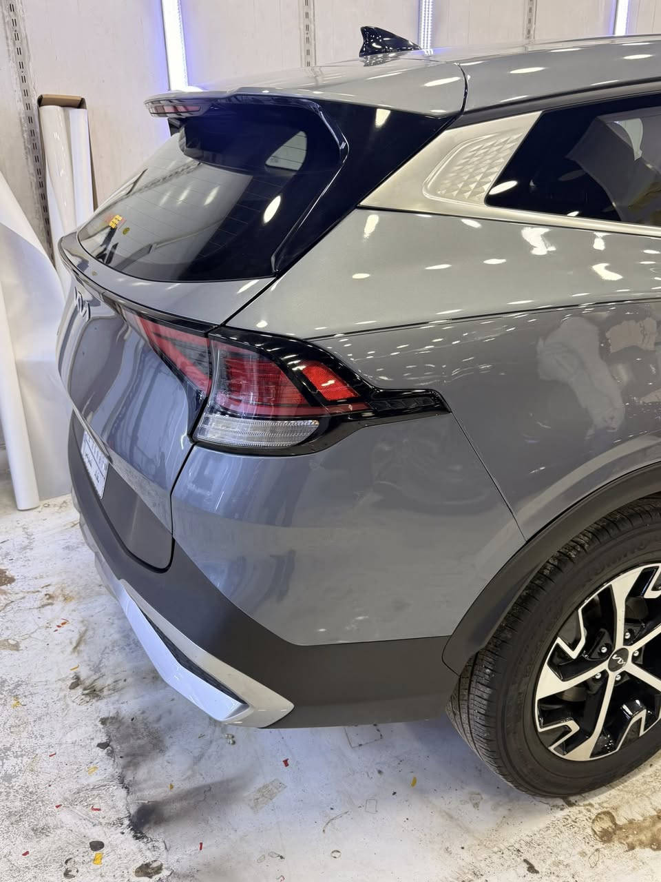 السلام عليكم ….
سبورتج واريد امريكي x large 
موديل 2023
مواصفات اقل من الفول فقط بدون بنوراما
رادار اماي وجانبي وخلفي 
شاشه كبيرة 
ماشيه 72الف كيلو 
رقمي بغداد السياره باسمي 
*********** ممتواجد ع فيس بك 
ملاحضه السياره نقصهة فقط الرادار الخلفي يرادله برمجه تصليح الحادث دبي، 
السياره بيهة تكحيلات بسيطه بالدعامية الخلفية والامامية 
واكو مكان طلقه بالقماره مكحله
السعر 21$ وبي مجال
