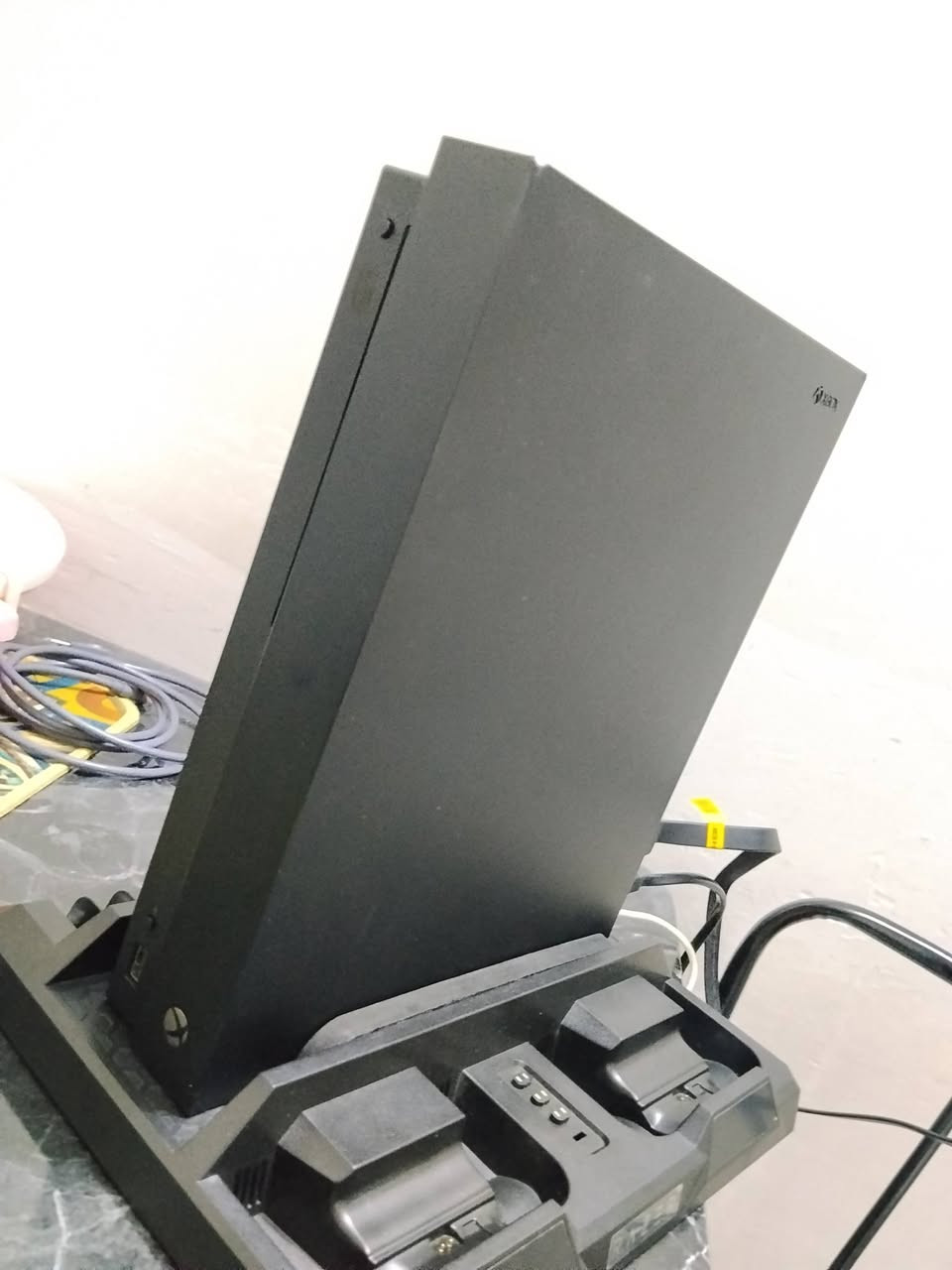 Xbox one X 4k واحد تيرا
مع العاب قويه مملوكة 
مع اشتراك كيم باس 
مع جوستك وحده سيريس اصليه فسفوريه الون
كيبل 4k اصلي 
كيبل طاقه اصلي 
جهاز تحفه نضيف حيل اي حراره مابي أو فإن 
مكاني بغداد الدوره رقمي *********** توصيل ماعندي
