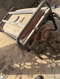 مولد بانزين 5 كيفي 20 أمبير حالة جيد للبيع وبسعر مناسب  07710073595