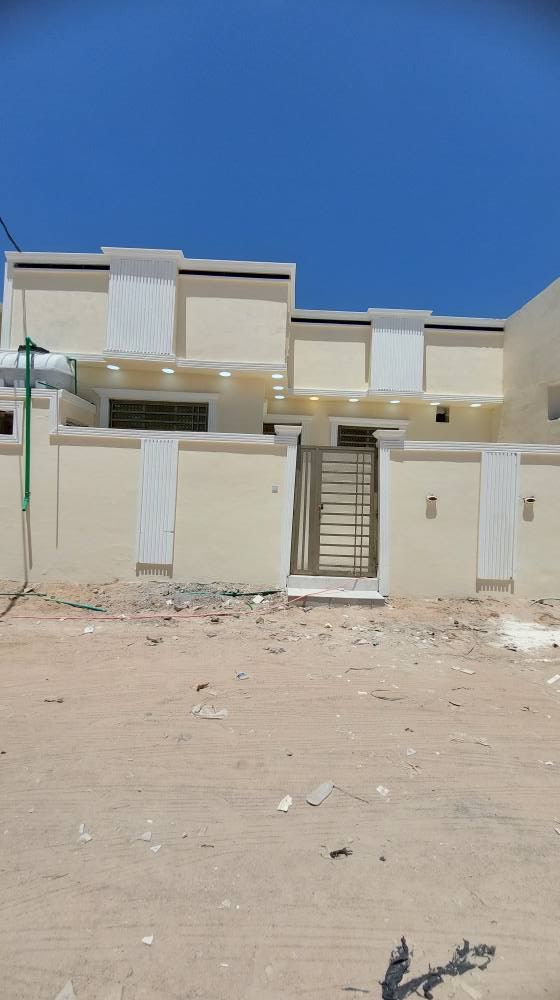 🏡✨ مجمع سكني جديد وحديث للبيع ✨🏡

السلام عليكم
تتوفر بيوت حديثة داخل مجمع سكني بمختلف التصاميم وبموقع مميز 📍

🔹 مساحة البيت: 150 متر
🔹 الطابو: زراعي عراقي سند 25 رسمي
🔹 يحتوي على:
▪️ غرفتين
▪️ صالة
▪️ مطبخ
▪️ ديوانية
▪️ صحيات
▪️ كراج 🚗

📍 العنوان:
البصرة - أبي الخصيب - كوت ثويني
قريب على الشارع الخارجي

📞 للاستفسار والحجز:
***********

✨ كما نستقبل جميع عروض بيع وشراء العقارات في البصرة وأقضيتها البصرة, العراق
