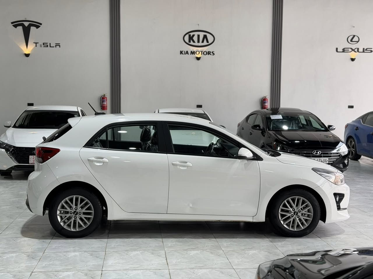 للبيع كيا ريو موديل 2022 خليجي
• مواصفات: ستاندر
 • محرك: 1.4 دبل (دوش)
 • ناقل حركة: أوتوماتيك (AT) أصلي
 • كروز كنترول
 • نظام تحديد المسار
 • تحكم من الستيرن
 • شاشة تدعم Apple CarPlay
 • مرايات شفط
 • حساسات أمامية
 • ويل كب

🔧 حالة السيارة:
 • مكينة وكير ممتازين
 • السيارة ما مفتوح بيها برغي
 • ترقيم نينوى

⚠️ ملاحظة:
 • حادث خفيف: نص باب خلف السائق وأقل من شبر بالتكمة

💰 السعر: 102 دفتر وورقتين

📍 الموقع: الموصل – المعارض الحديثة
📞 رقم الهاتف: ***********
