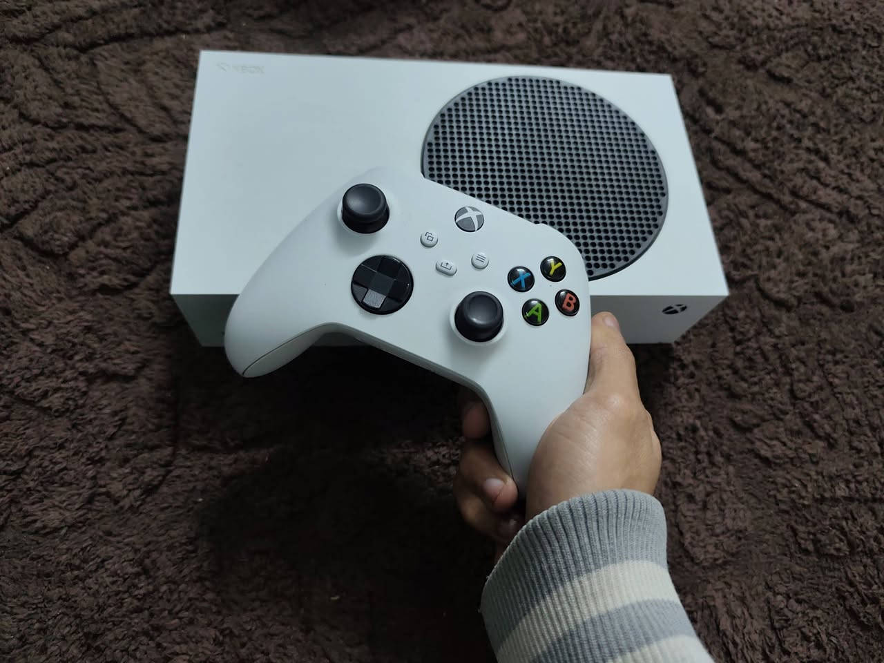 🔴 للبيع: Xbox Series S 🔴
📌 الحالة: نظيف 100% – نظيف جدًا
📌 الإصدار: 2023
📌 الاستخدام: شخصي وخفيف
📦 الكارتون الأصلي متوفر
🎮 المحتويات:
جهاز Xbox Series S
يد أصلية
يد تجاري
جميع الملحقات كاملة
كارتون الجهاز الأصلي
🛠 ملاحظات مهمة:
الجهاز غير مفتوح
لم يدخل صيانة نهائيًا
اليدات الاثنين غير مفتوحات ولم يدخلن صيانة
الجهاز بحالة ممتازة جدًا
🎟 يوجد اشتراك فعال
⏳ ينتهي يوم 21 / 1
💰 السعر: 380
📉 قابل للتفاوض البسيط
📲 للتواصل واتساب:
***********
