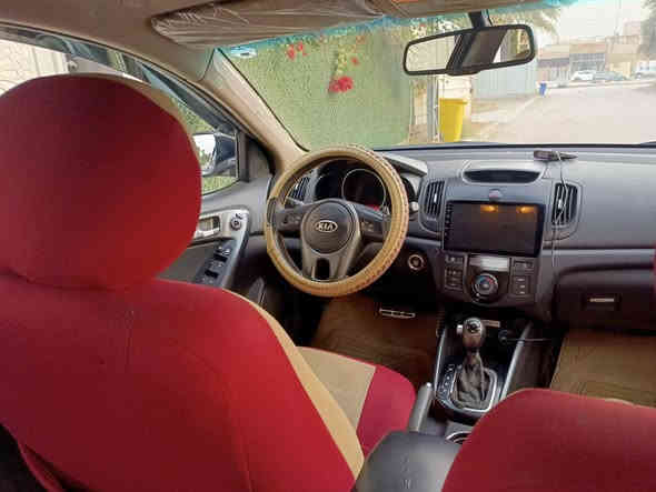 سلام عليكم
سيراتو موديل 2001 فول مواصفات بيها 4 قطع اللون عنابي السعر 85
***********
