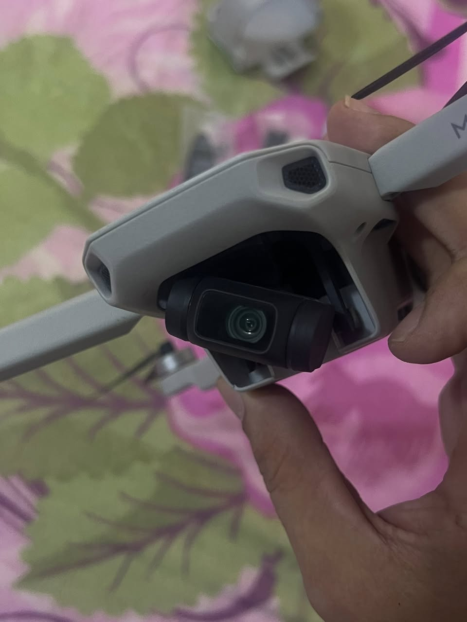 سلام عليكم
مني تو نضافه شوفت عينك 
كامل ملحقات 3 بطاريات وشاحن مكفول 
نضافه 100‎%‎
سعر 400 الف وبي مجال 
***********
