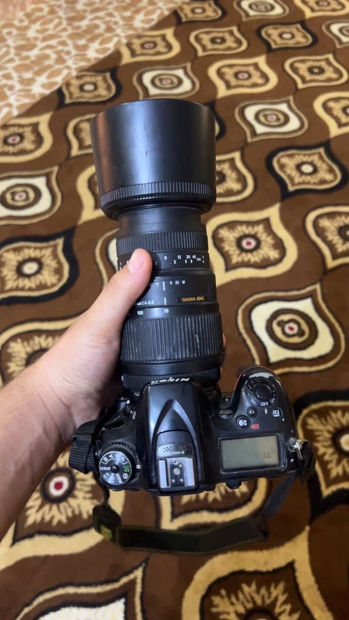 البيع كامره نيكون ٧١٠٠   وياها زوم رياضي  مستعجل على بيعتها رايدها ٥٠٥٠ شراي يجي عنواني الانبار  رمادي ***********
