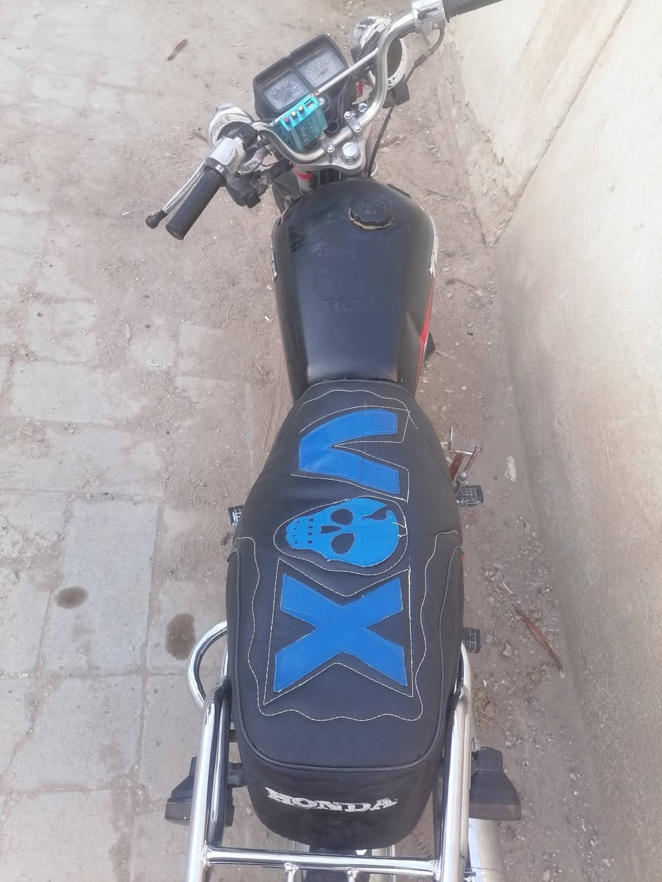 دراجة للبيع مديل 19 اوراق اصولي
الدراجة مكفوله وخير من مكينه فووول بيه بس صالنصه طاكه من المنضم الباقي كله مكفول سعرها 450 وبيه مجال حك الجيه  
مكاني بابل الهاشمية
***********
ملاحضة الدراجه نظيفه بس هاي الصوره اخذتهن بعد مامطرت عليهن
