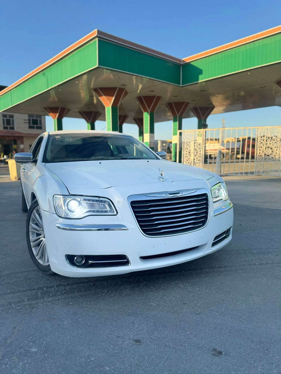 سلام عليكم للبيع اوباما ادوات متوم رقم دولي سنويه 2030 وبيه كتاب واجه من المرور شغل وطلع وين ما يعجبك محرك 8 سلندر 5.7 كير محرك جدد تخم تاير جديد حداديه جديده من الطول لطول تبريد ثلج سياره جديده تخبل ما ناقصه برغي سعره 52 وبيه مجال قليل مكاني بصره 
*********** البصرة, العراق
