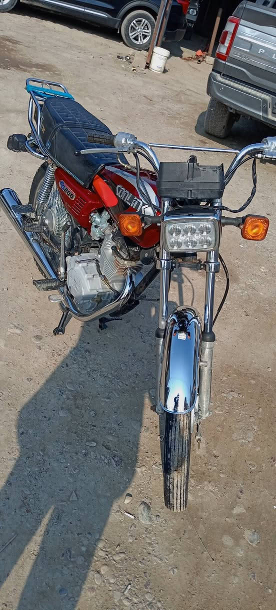 دراجه كامله وكله جديد ميحتاج الها اي شي
وشكلها احلاه من الصور 
وبسعر 200$
ومكان سامراء 
للتواصل واتساب وعلى خط 
***********
