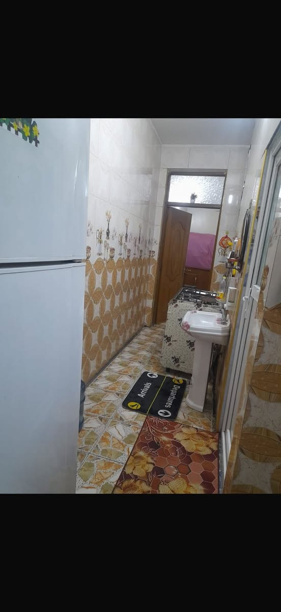 مشتمل للبيع مساحة 57م واجه 3 نزال 19 سنة البناء 2020

ستقبال وحولي وخدمات وغرفه نوم 

طابق الثاني (٢) نوم وخدمات 

معروض بمكتب الكناني *********** 

السعر ١٣٥ مليون وبي مجال
