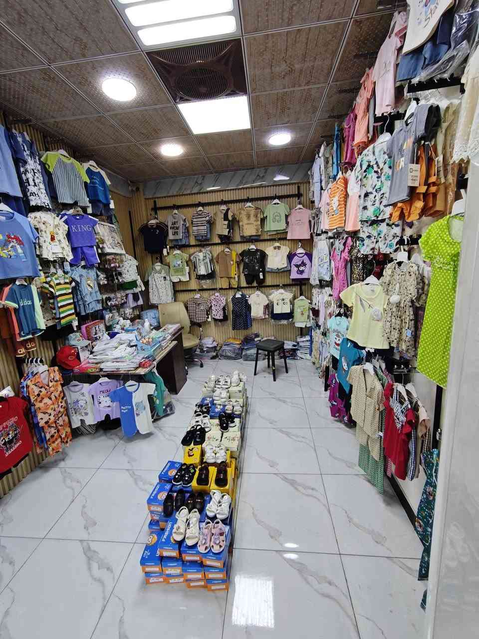 محل للبيع (بدون البضاعة)
📍 الموقع: شارع حي المعلمين، مجاور مأكولات الرياضي وقريب من تاج المطابخ.

مواصفات المحل:
واجهة المحل: حوالي 2.5 متر.
عمق المحل: حوالي 5 أمتار.

💰 السعر: 2,500,000 دينار عراقي.

ℹ️  ملاحظة: تبقى على انتهاء عقد الإيجار أكثر من ٣ اشهر ونصف.

📞 للاستفسار والتواصل:
على الخاص أو عبر الواتساب: ***********.
