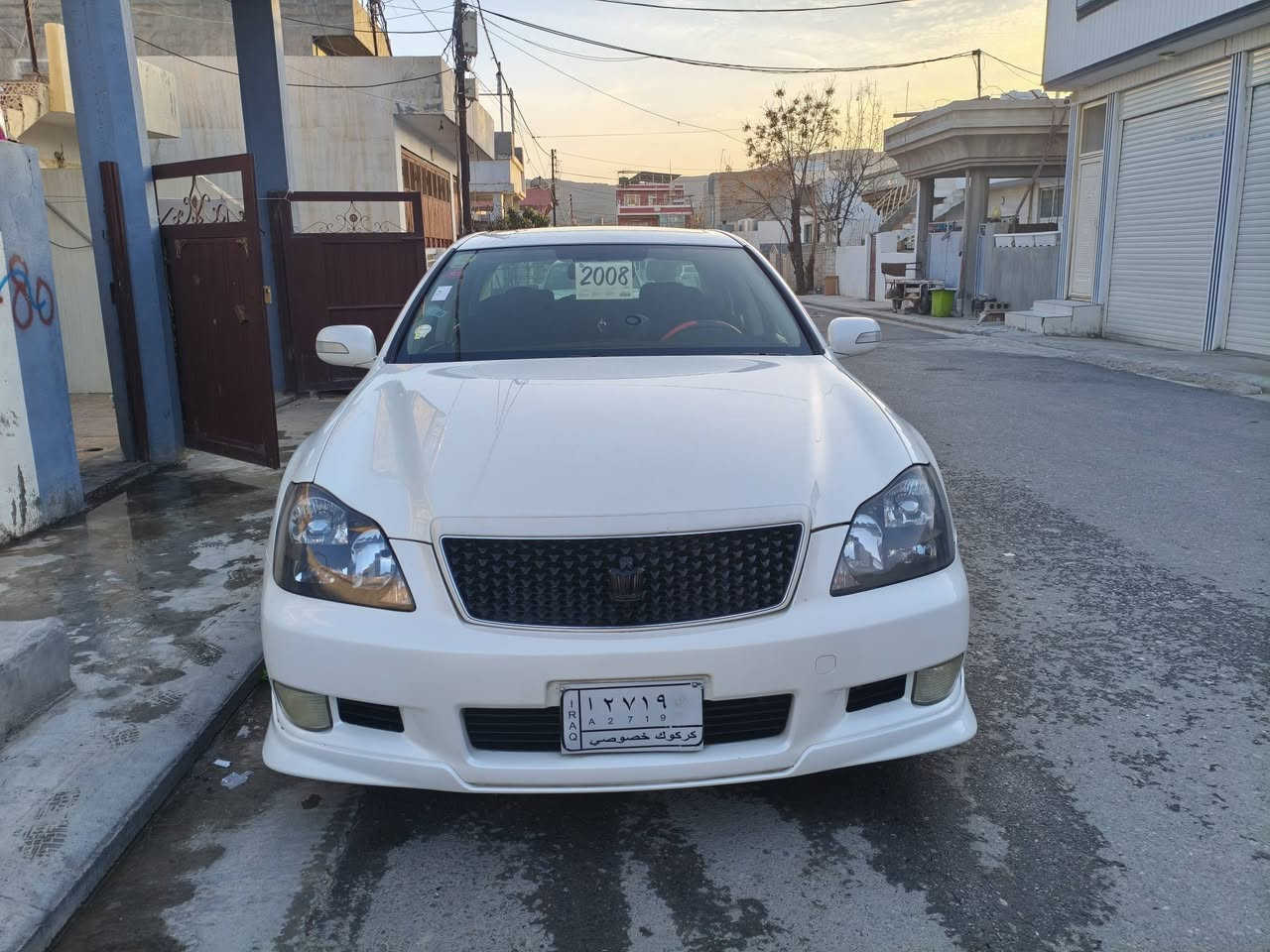 شا هینە ساخ گە ورە بە بچوک بۆیا خ نییە تی
جلدو سلا یدو هیتە ر 
سا ج سور مە لە کی 
تا یە کا نی تا زە ن 
نرخ 86 وە رە قە و مە جا ل 
سە یا رە کە کۆد کرا وە 
***********
