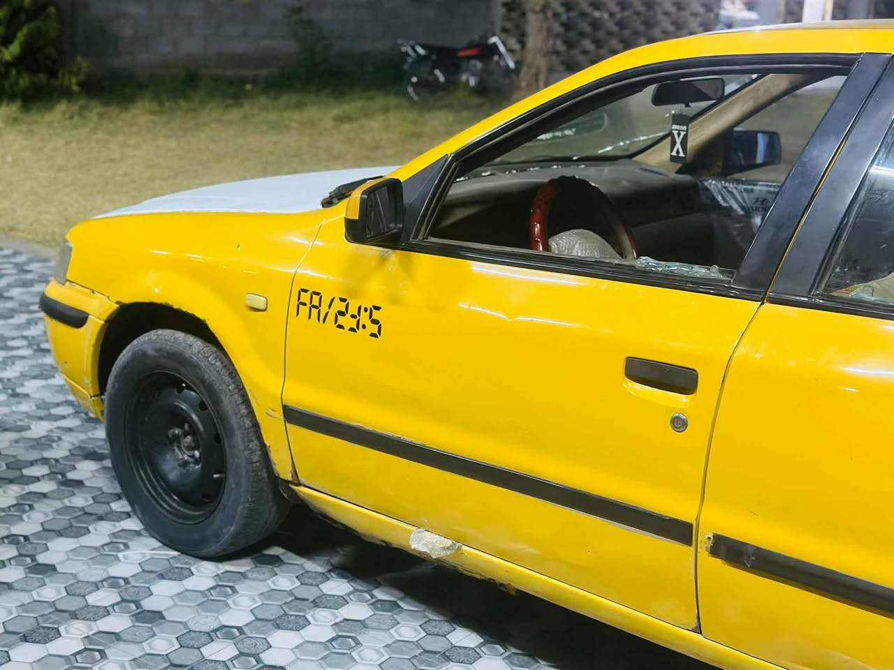 سمند موديل 2011 سياره حلوه رقم بصره الماني راعيهه ولد من الناصريه خوش انسان شوكت ميعجبك تحول محرك كير مكفولات شرط محرك توني مجفته وشرط قطره دهن متنقص السياره شاشه اندرويد لمس دواخل ماروني بيهه سنويه ما ساقطه. السياره بيهه خياسات بهلالات يرادلهن تلكيط غير هذا كلشي ماكو بعد تبريد شغال عوزه بس غاز شرط السعر 23 وبيهه مجال متواجد خاص.   ***********
