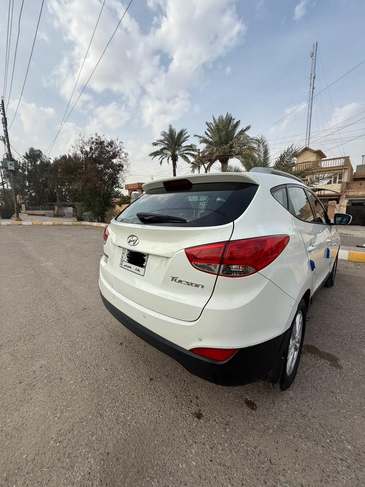 السلام عليكم

توكسان 2012 وارد خليجي ماشية 250 الف 

الضرر بارد كلش بسيط بباب السايق 

السعر 140 ورقه وبيها مجال بسيط للطيبين 

للأستفسار ***********
