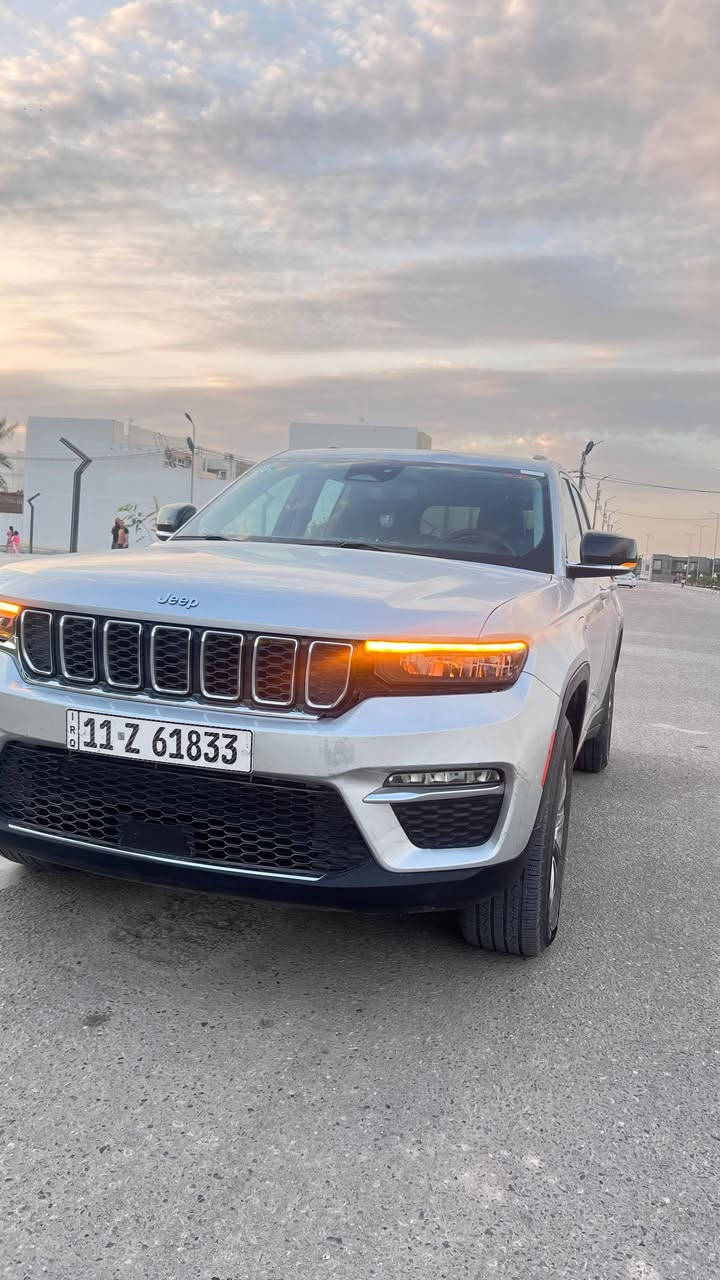 السلام عليكم جيب كراند شيروكي 4XE 2023 وارد امريكي
كلها على وضع الشركة فقط لايت مبدل بدون ايرباك
صبغ شبرين فقط

Jeep Grand Cherokee 4Xe 2024 2.0L

         حجم المكينه : 2000  تيربو + هايبرد + بلك ان 

المسافة المقطوعة : 34 الف ميل  

          حالة الايرباك : سليم مطاك ولا ايرباك

#مواصفاتها

1.ثلاث شاشات 

2.بصمه

3. تشغيل عن بعد

4.دمام خلفي

5.كشنات جلد

6.كشن السايق ميمري

7.كشنات كهرباء

8.صندوك كهرباء

9.حساسات خلفيه

10. قطع تبريد 

11.اشاير بالمري

12.رادار امامي

13.رادارات 360

14.ثلاث وضعيات قياده

15. بنوراما فتحتين

16. كير ماوس

17. نظام منحدرات

18. هيترات بالكشنات 

19.ويل كب كروم

20.لايتات لد

21.بكلايت لد

22.كشافات

23.بصمة ابواب

فول مواصفات 1/1 جاهزه مرقم بغداد تحويل ثاني يوم
السعر 295 ورقة بيها مجال بسيط جدا 
صبغ شبرين بدون ايرباك
استفسار ***********
