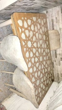 ميز طعام • ٣ كراسي