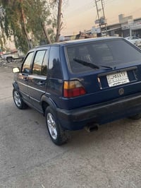 ‏غولف للبيع موديل 89 سيارة جاهزة سعرها 33 وبيها مجال 07705956708
