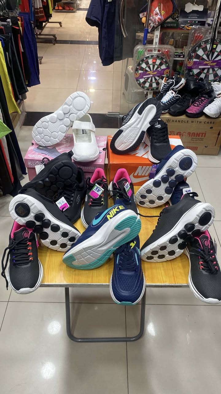 سلام عليكم احذية  سكجر ونايك  اصلي ماستر كوالتي  عالي  ڤيتنامي قياسات  36  37  38 االعدد  11  قطعه  سعر القطعه ب20 الف والتوصيل  مجاني   وذا  شلعه  سهلة  
العنوان بغداد المنصور سوق سهام العبيدي  
للتواصل ***********    وات ساب
