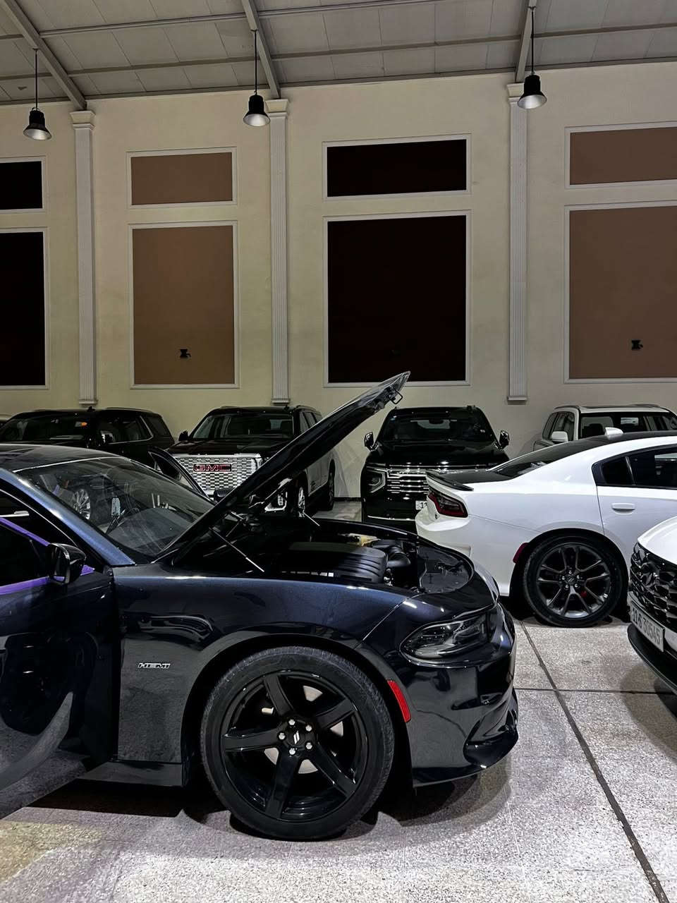 سلام عليكم تشارجر RT ماكس 
موديل 2018
سياره كلين بدون ايرباك بدون صبغ بدون تبديل بيهه مكان كد شبر BDR ومكان تكحيل كارت 
سياره لوك جديده مكينه كير بلاديات ومكفولات 
مواصفات فول للأخير نقاط عمياء تحديد مسار فتحه سقف كشنات تدفئه وتبريد وخزن ميموري كشنات حاضن جلد لايت زنون ستيرن تدفئه 
سياره ستوك ما عليهه اي برمجه 
سعر ٢١٥ 
***********
