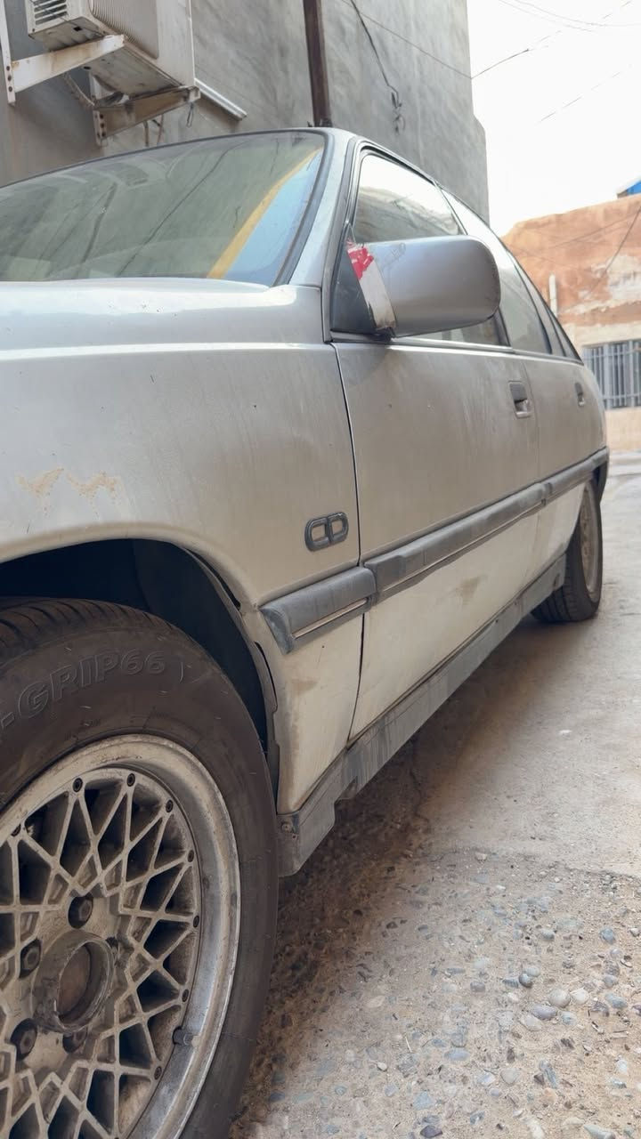 سلام عليكم 
اوبل اوميكا موديل 89
سياره جديده مال بيت 
سياره جاهزه 
تايرات قبل يومين شديتلها ويه دهن محرك تبديل جديد 
سياره احلا من صوره 
تحويل وكلاه نفس اليوم 
***********
