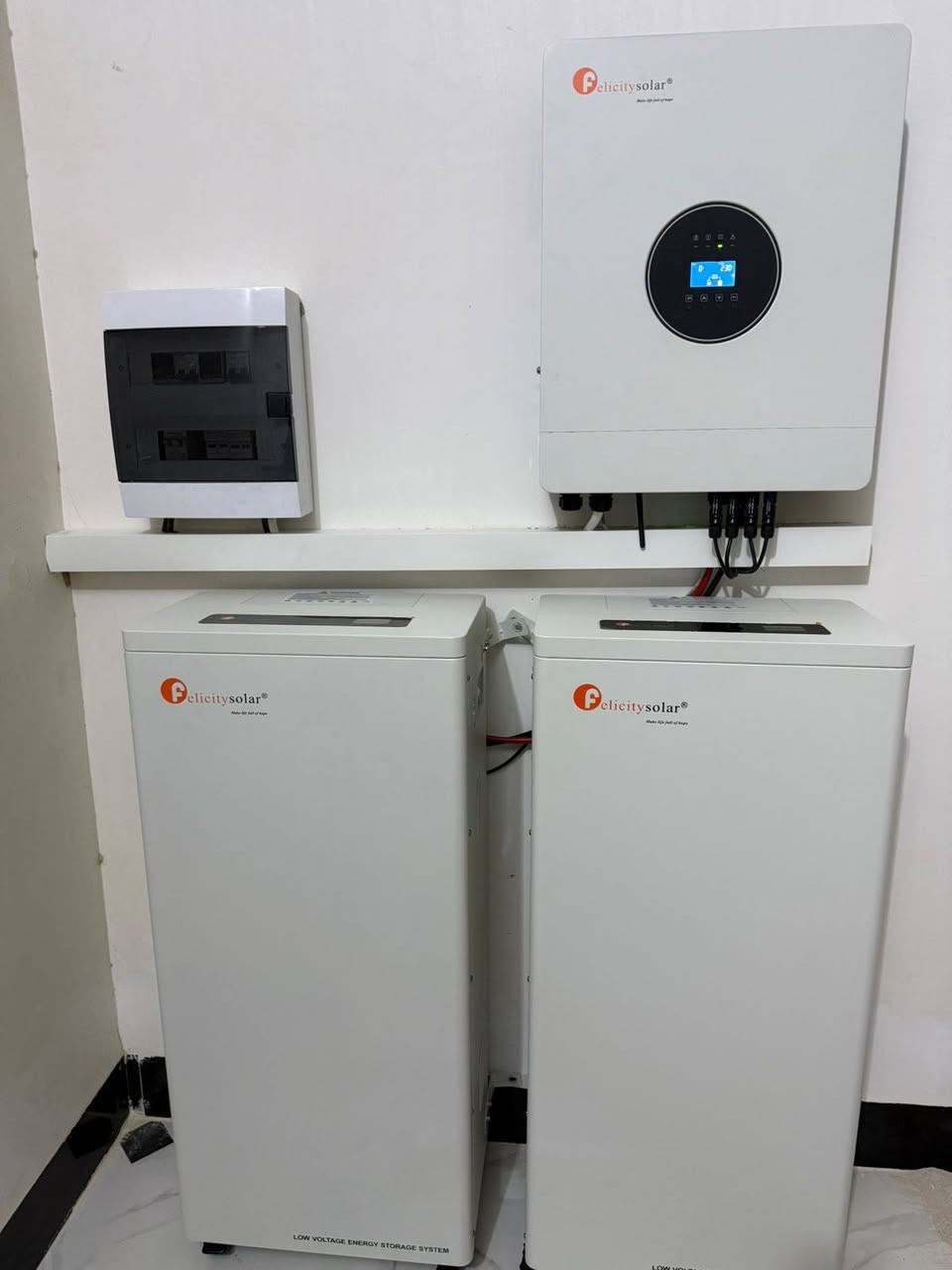 من اعمالنا لهذا اليوم ٢٦/١/٢٠٢٦
تنصيب منظومة طاقة شمسية لبيت الاخ ابو وليد الشيحاوي في تكريت القادسية قره وردي
كانو بقدرة ٣٠ امبير نهارا و ٢٠ امبير ليلا. 
عنواننا //
صلاح الدين تكريت القادسية الشارع العام 
الانبار الرمادي شارع ٦٠
للاستفسار//
***********
