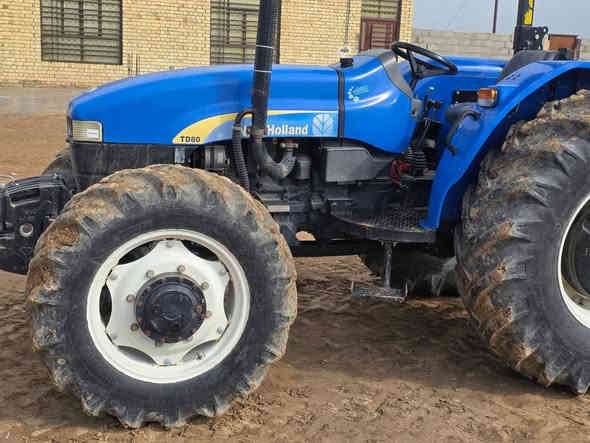 للبيع نيوهولند 21 مكفوله برغي مامفتوح بيه رقم كربلاء بسمي مكان كربلاء السعر 32رقم ***********
