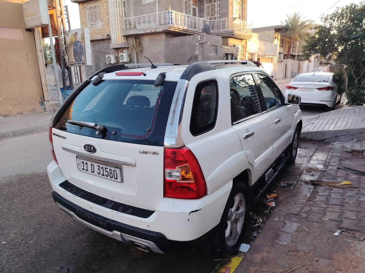 كيا سبورتج 2010 ابيض فول مواصفات مكينه 2000 رقم بغداد دولي السياره جاهزه من كل شي مكينه كير تبريد حداديه كلها تمام السياره خليجيه بدون ضربه بيها صبغ حزام مكانها النجف الاشرف 
***********
السعر 120 شده وعشرين وبيها مجال

