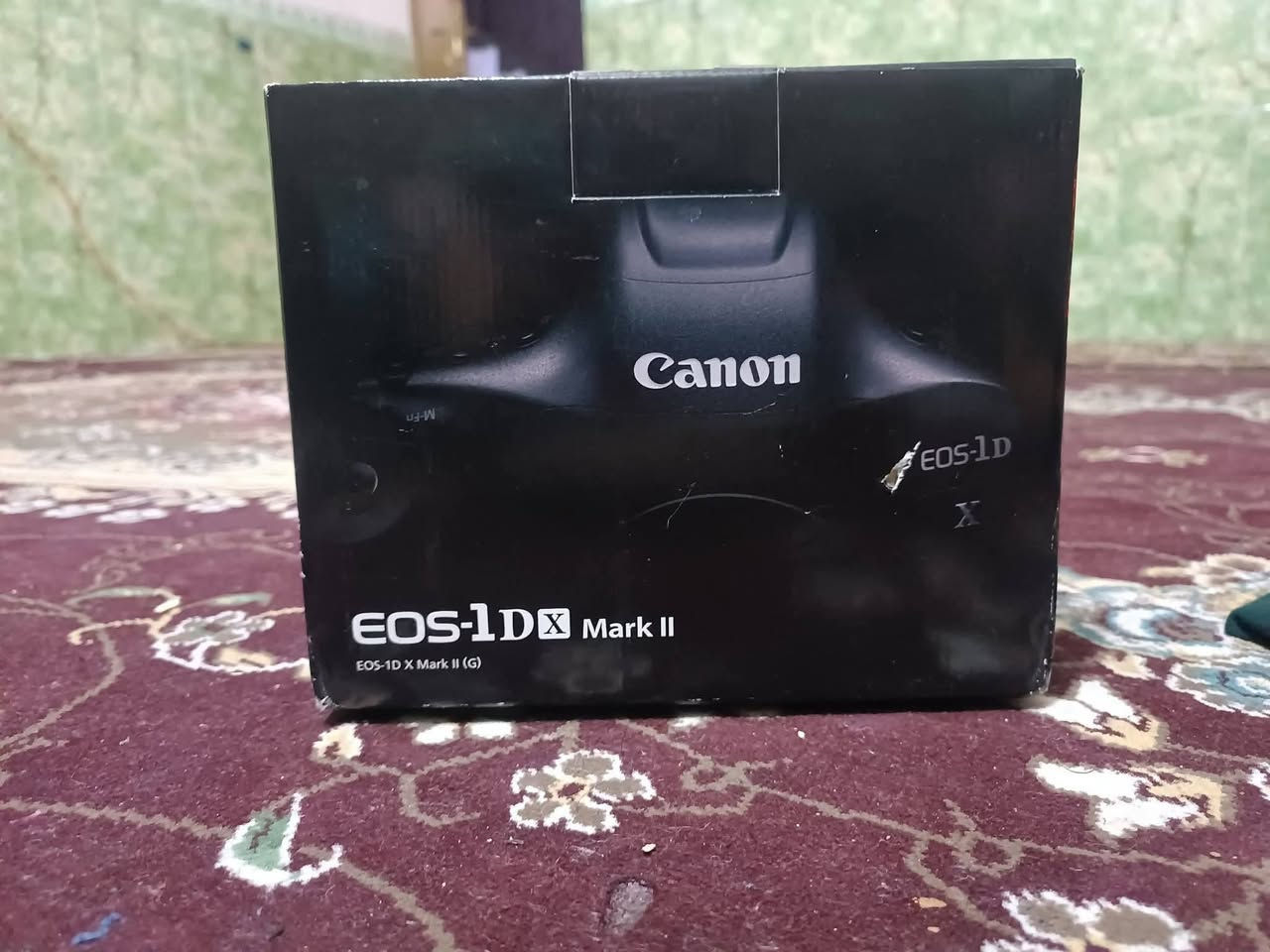 السلام عليكم
Canon EOS-1D X Mark II
الجيل الأحدث والأكثر تطور وتعتبر من أغلى كاميرات DSLR الاحترافية
الرياضية مال الملاعب غنيه عن التعريف مصورين الدوري العراقي يعرفونها شنو من مواصفات بيها 
الملحقات عدسة فتحه F4 .200.70 
فلاش كودوكس 
جنطه مقسمه+ عده تنظيف+ستاند أحادي+ كادريتر نقل صور 
رام 8 سانديسك + البكج مالتها موجود+كرسي ستول 
السعر 22 ورقه  وبيها مجال 
العنوان بغداد النهروان شارع الشمري 
***********
