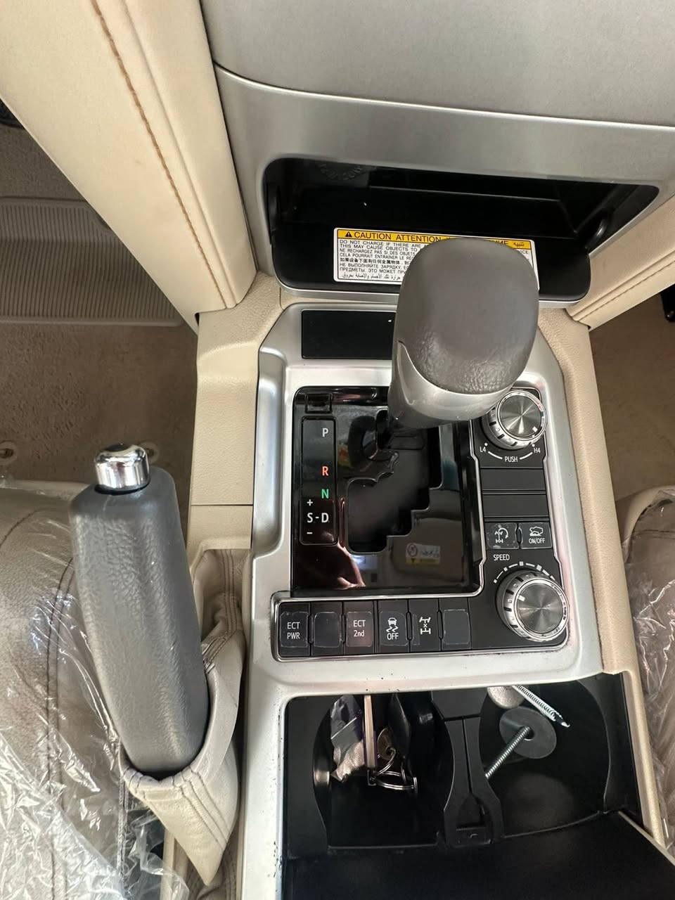 السلام عليكم اخواني واخواتي  لاند كروز موديل 2019 زاز باب اول دبل كرسي كهرباء كرسي السق 3حركات 3شاشات  باب خلفي كهرباء دبل ماوس مري شفط تشغيل عن بعد 4بيبان دخول ذكي كشاف ضباب السياره جلد تبريد 3قطع ممشى السياره 130الف ملاحضه بسيطه رصعه مسحوبه بل بي دي ار  
السعر/525
الرقم/ 0770 622 3289
