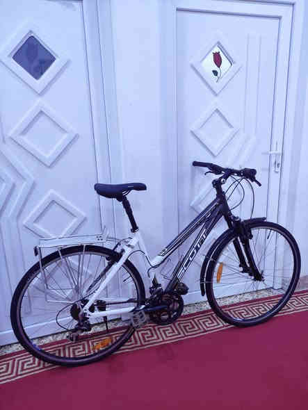 السلام عليكم 

🔴لعشاق الترحال المسافات الطويلة والترحال 

دراجة فئة #هجين_هايبرد ماركة #SCOTT سكوت العالمية 

ماركة غنية عن التعريف صنع سويسري منشأ اصلي اورجنال🇨🇭

حجم 28 (C700) قياس M ميديم ارتفاع 51 CM فريم عالي 

المعدن فوول ألمنيوم خفيف جدا...لون مميز نفطي مطعم بأبيض

دبل أمامي تحكمات من الجهتين قفل وفتح وتقوية وترخية 

سستم شيمانو كامل سيت اليڤيو #SHIMANO_ALIVIO

بدالات السرعة 8X3 سحب دفع مختوم شيمانو #شاشة حديث

رقبة اصلية متحركة تتقدم للامام ترجع للخلف حسب الحاجة

ويالة طبقتين دبل فريم ماركة #ZAC_19 مصممة لتحمل الاوزان 

الثقيلة والطسات ...تايرات كتان اصلية كراڤل ماركة KENDA 

چاملغات اصلية المنيوم مخصصة للترحالة سهلة التركيب 

سيباية اصلية ترحال ماركة TIAGO مقاومة للاوزان الثقيلة

ستيرن رياضي المنيوم مع رقبة متحركة حسب حاجة السائق 

سرج طبي اصلي مختوم مع دبل بلسرج مقاوم الطسات والصدمات

🔴الدراجة قطعة مال حاوية غير مستخدمة داخل العراق
     على وضع الشركة بلاد ما مبدل بيها برغي وبدون اي
     نقص كاملة وجاهزة  

🔴الدراجة بلنايلون نظيفة بمعنى الكلمة بلكاغد 100٪ 

المكان موصل الجانب الايسر....السعر 350 الف (ثابت_نهايتة) 
يوجد توصيل بغداد وجميع المحافضات العراقية 
رقمي للتواصل ***********
