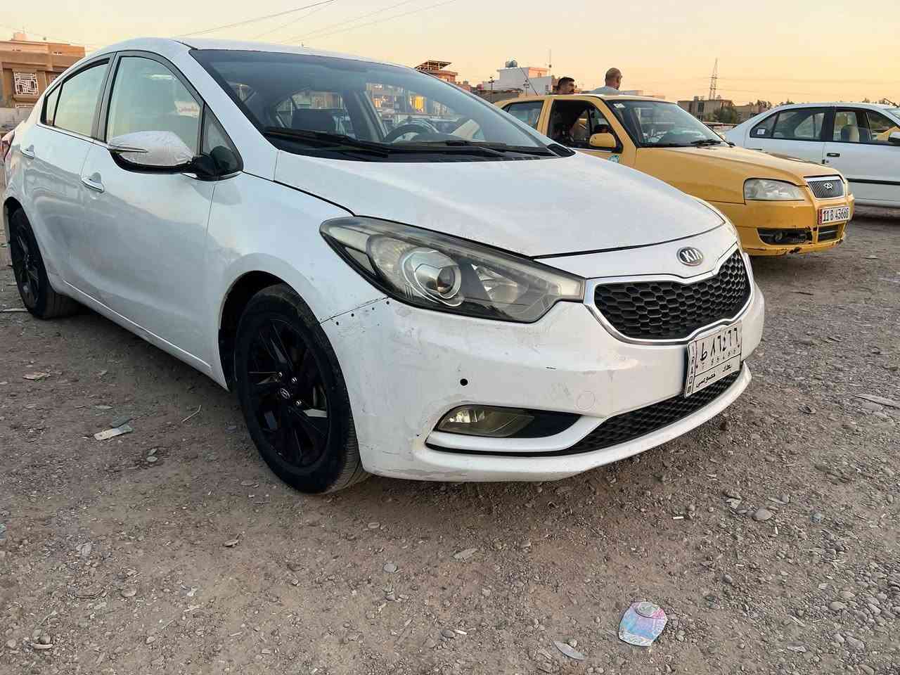 سلام عليكم
سياره مصبوغه عام تبريد ثلج داخل جديد كير محرك جدد شواصي كفاله تختم تاير جديد السعر 87 بيها مجال قليل عنوان حريه دباش 
***********
