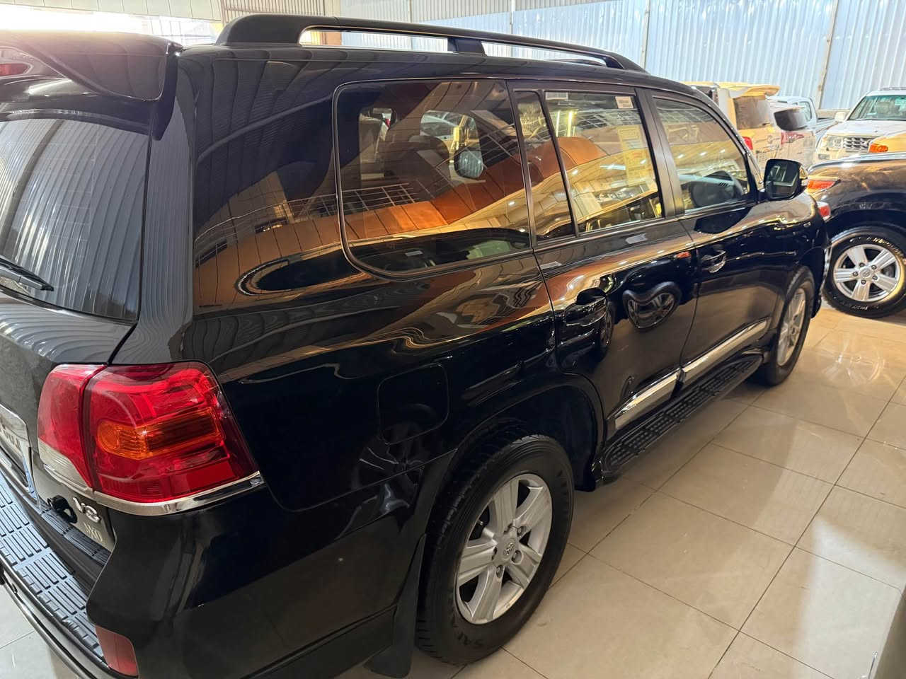 مۆدێل 2013 مواسەفات GXR V8 4.7 شەریکە جیهانە خازو بەنزینە سەیارەکە هیچی نیە گێرومەکینە بەشەرت km196000 بلادی رقم *********** أربيل, العراق

