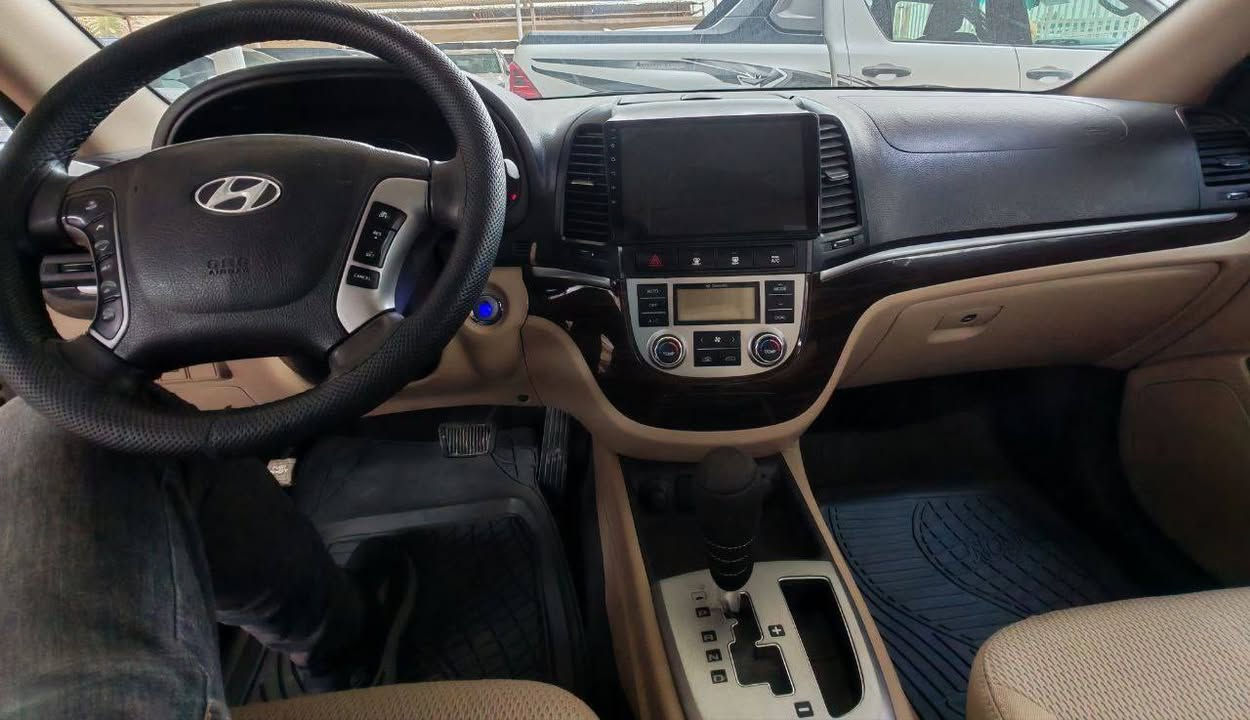 السلام عليكم 
هونداي سنتافي 2012

فول مواصفات

6 سلندر حجم المحرك 3500

4×4

فتحة سقف

بصمة تشغيل

كشن كهرباء

رقم بغداد بأسمي

السعر 180 وبيهة مجال

مكان السيارة ديوانية

للاستفسار ***********
