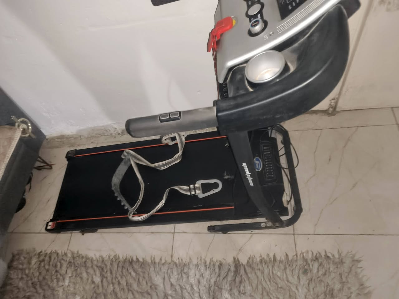 السلام عليكم جهاز جري للبيع  10 سرع  
قوه المحرك 2 حصان. نوع المحرك ماتور Dc

شغال مابيه خلل

مستخدم استخدام بسيط  كامل ملحقات 

سعره 250 الف بيه مجال للشراي

مكاني (بغداد العطيفيه شارع براثه) 

رقمي***********

لا يوجد توصيل فقط من باب البيت
