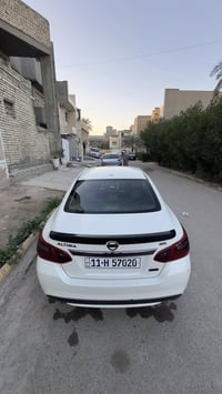 التيما 2018 sr سيارة نظيفة عليها ادامة جديدة  لايتات زينون  مواصفات sr...